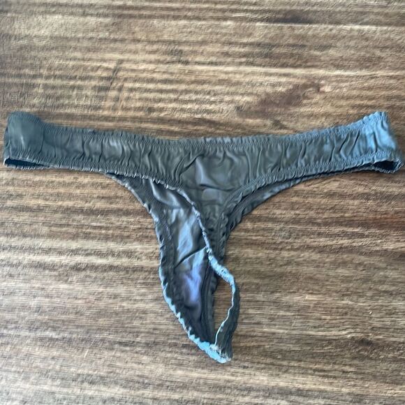 Signe new no tags thong - Picture 6 of 6
